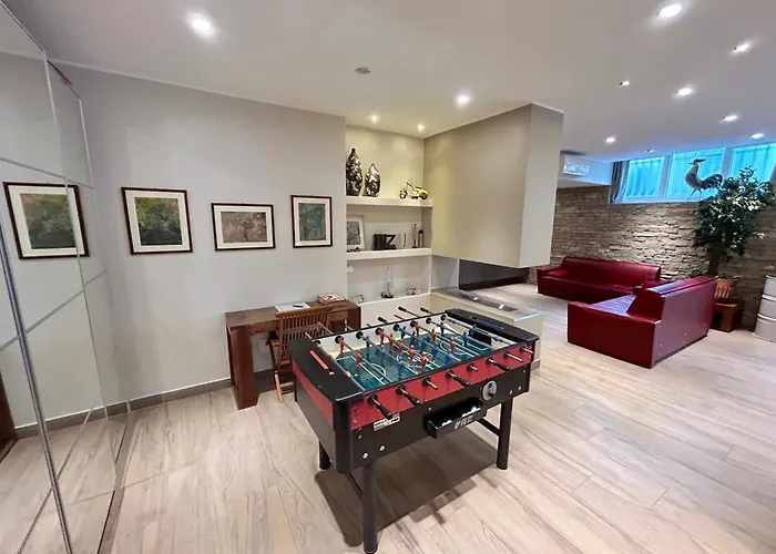 R39 Elegant Apartment With Private Parking